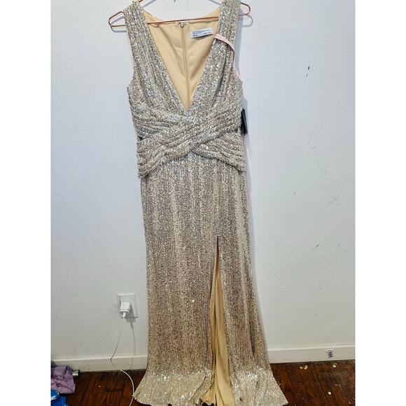 MAC DUGGAL 26598 Nude Silver V-Neck Sequin Wrap Waist Gown NWT size 10 - Picture 3 of 16